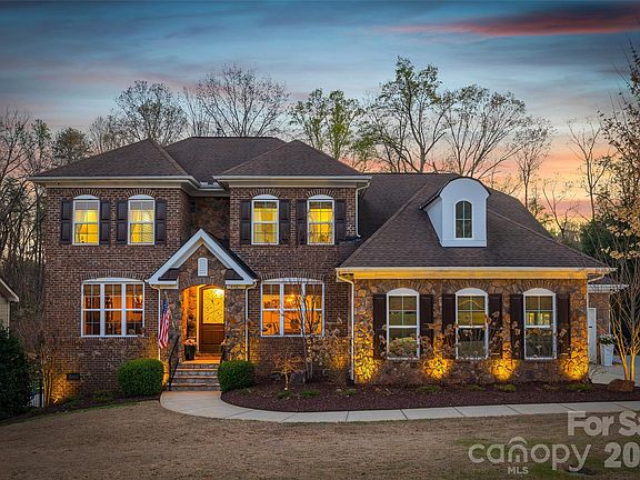 3rd image of 654 Chase Ct