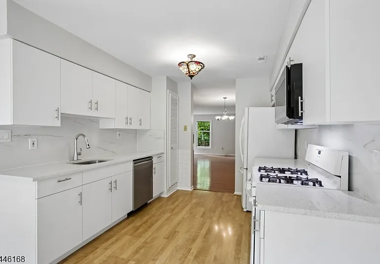 85 Laurelwood Ct — Photo 11