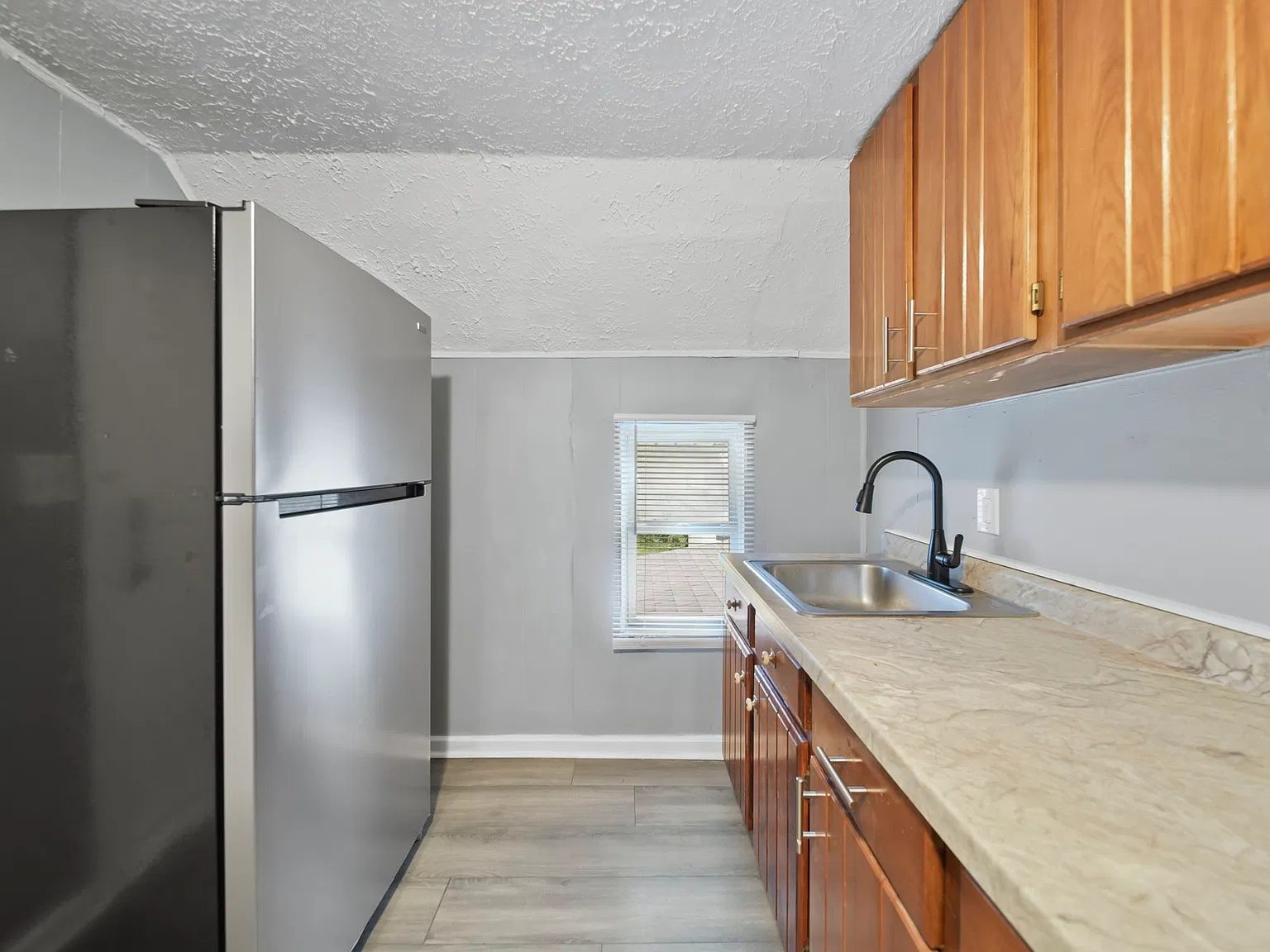 2 bed, 800 sqft, $950 — Photo 2