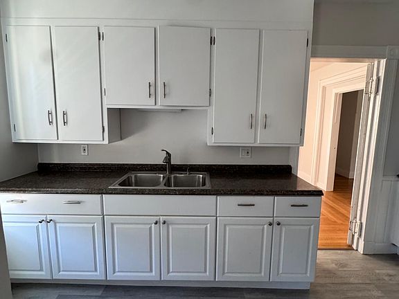 3rd image of 37 Maple St #2-0