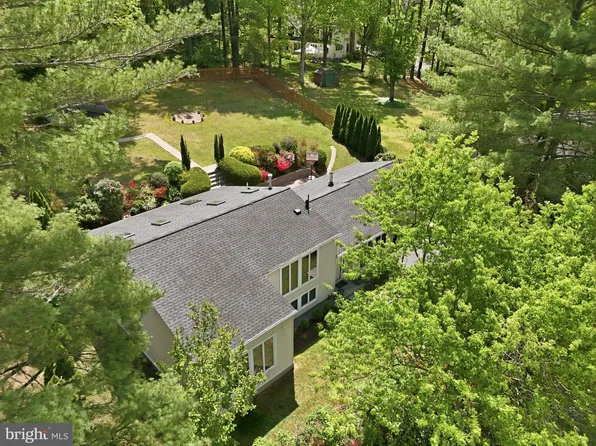 10929 Howland Dr, Reston, VA 20191