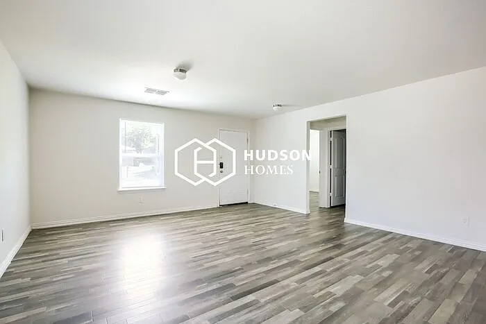1110 Jones St — Photo 3