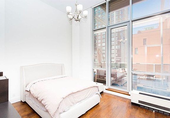 4th image of 26-26 Jackson Ave Penthouse 1001