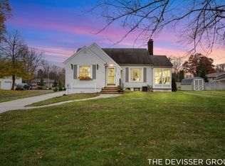 724 E Lincoln Ave, Zeeland, MI 49464