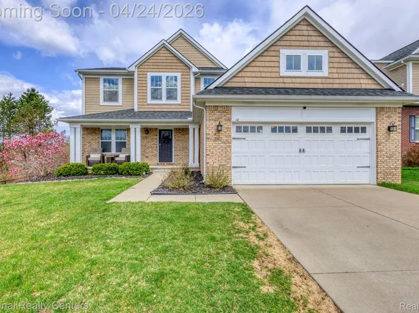 18 Wildrose Dr, White Lake, MI 48386