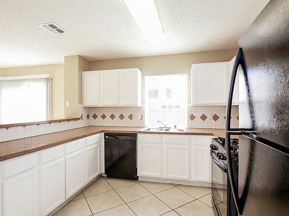 5th image of 926 Cattail Dr