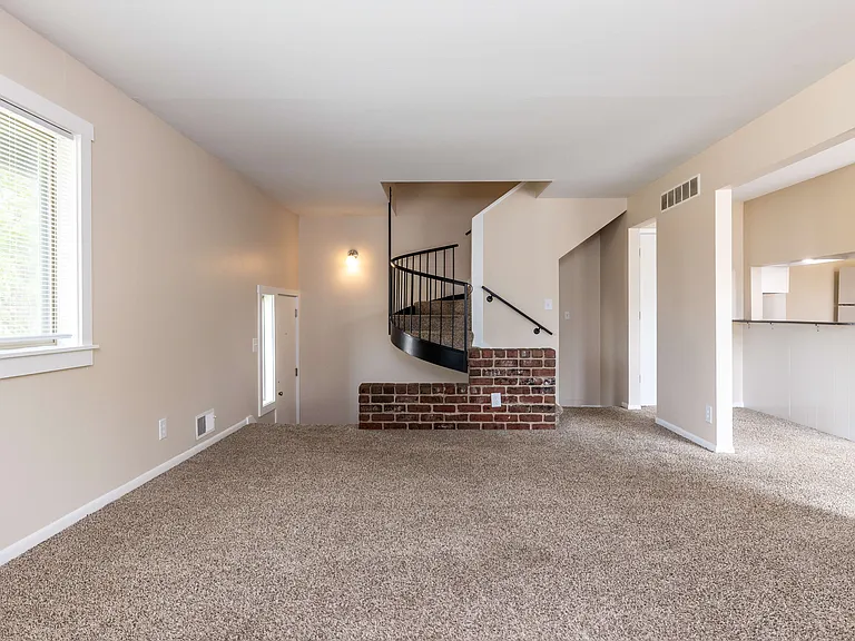 Briar Hill — Photo 8
