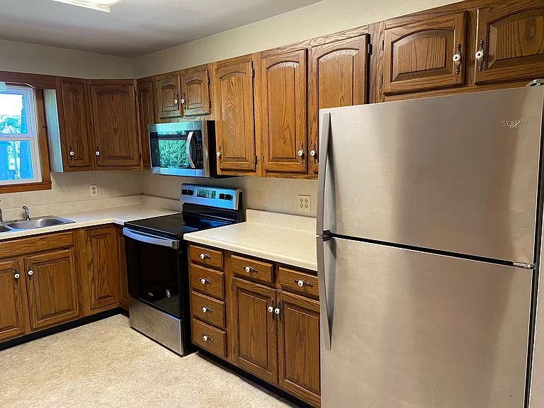 Stainless refrigerator with ice maker