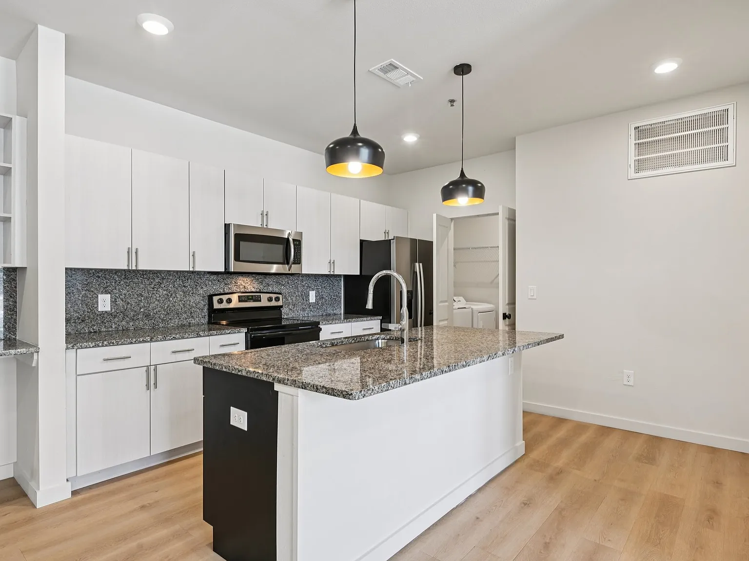 Fort Worth Meadows Apartments — Photo 3
