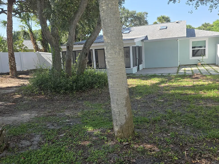 138 Flamingo Dr — Photo 11