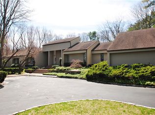 7 Brook Ln, Glen Head, NY 11545