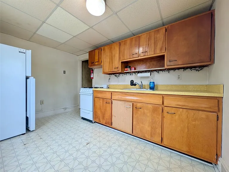 1083 Main St #2 — Photo 10
