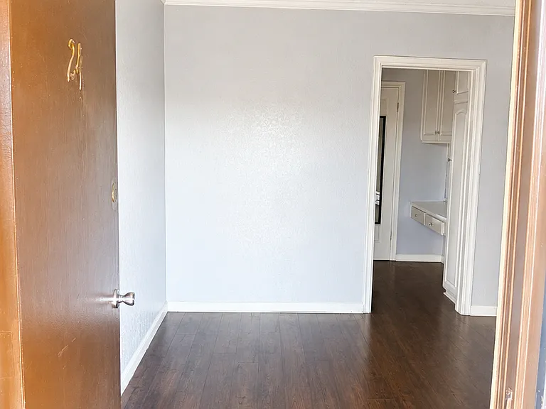 Chanteclaire Apartments — Photo 8