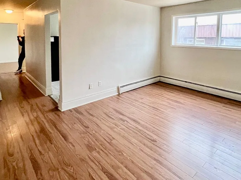 498 West St — Photo 3