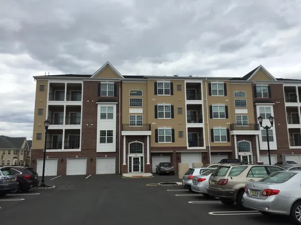 642 Doral Ct, Piscataway, NJ 08854