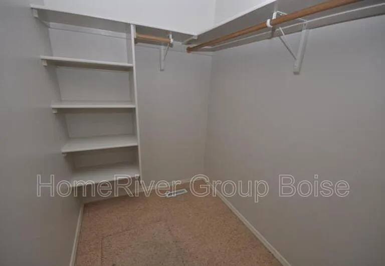 3872 N Weston Ave — Photo 12
