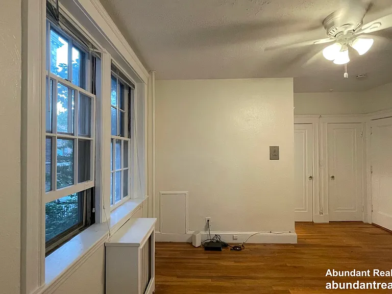4 Washington Ave #5 — Photo 4