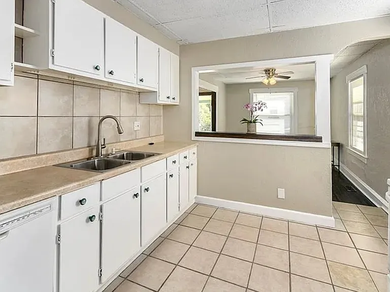 1126 Fremont Ave — Photo 5