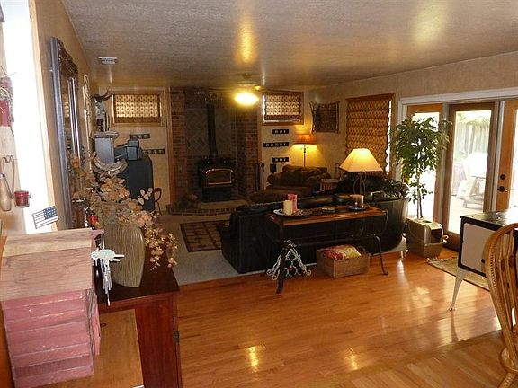 2nd image of 1340 Redwood Ln