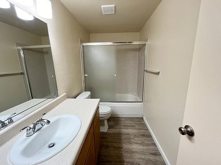 400 W Gettysburg Ave — Photo 7