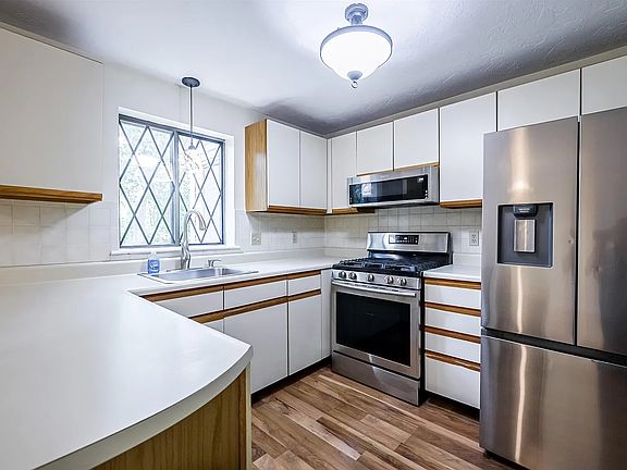 4th image of 22 Vanden Rd