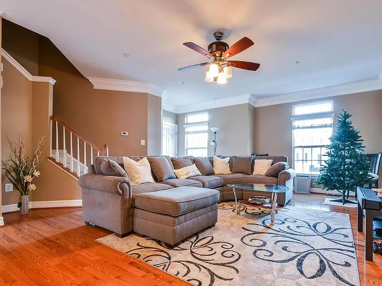 1744 Theale Way — Photo 4