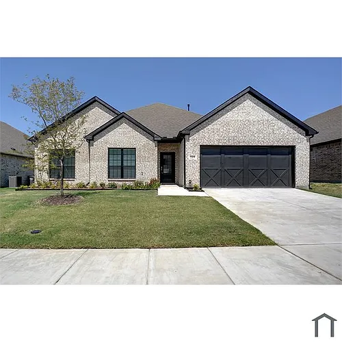 219 Community Dr Photo 1