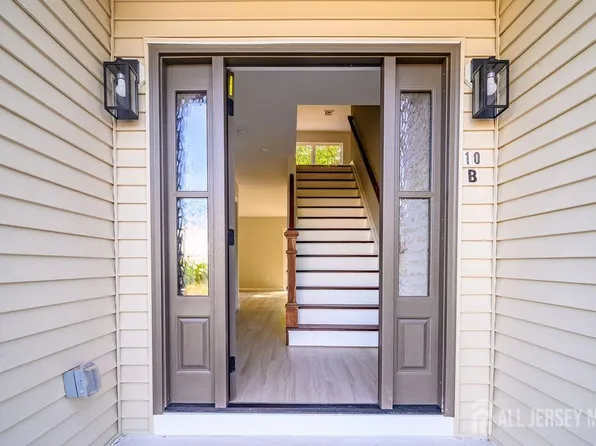 10B Delar Pkwy #B, Franklin Park, NJ 08823