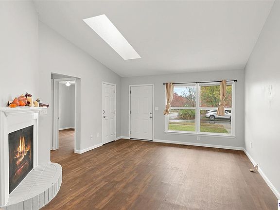 5th image of 1021 Colonial Dr