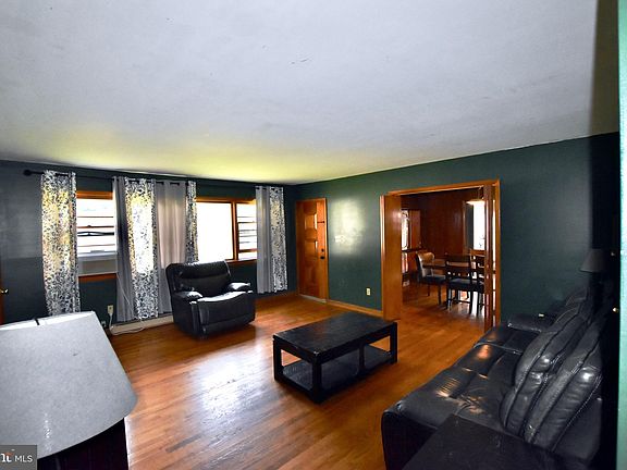 4th image of 173 S Washington Dr