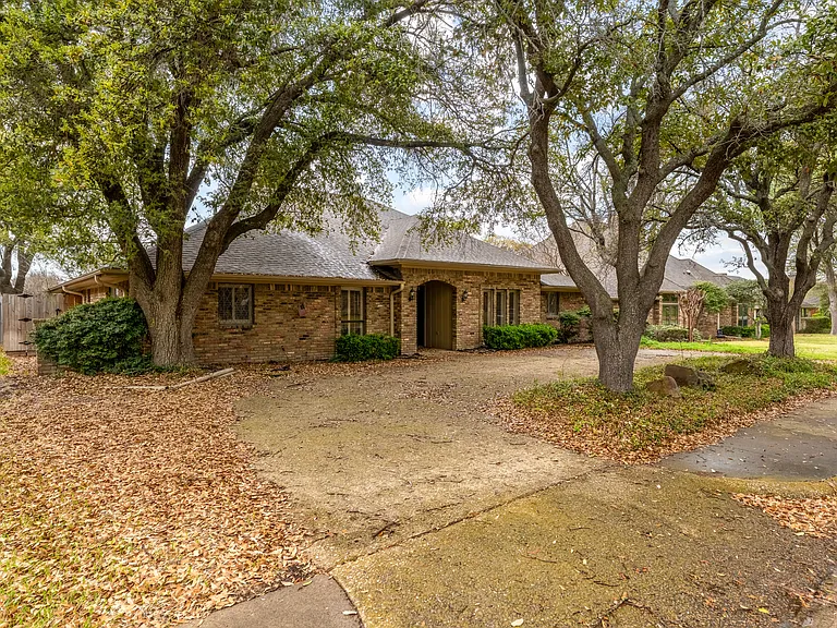 9922 Hickory Xing — Photo 2