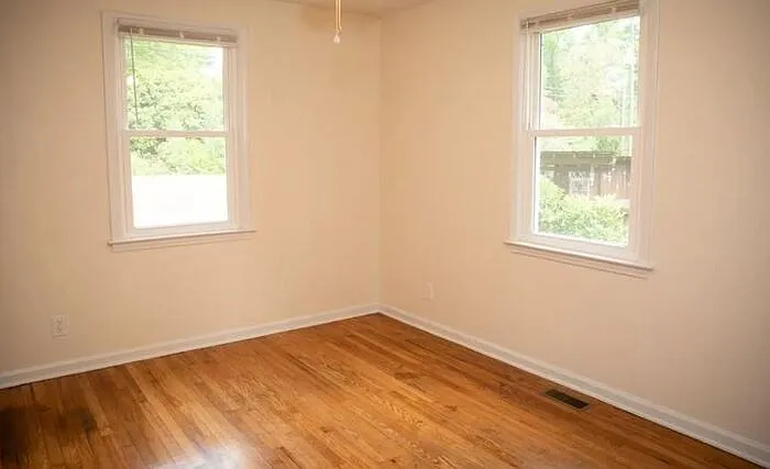 1420 S Kilbourne Rd — Photo 8