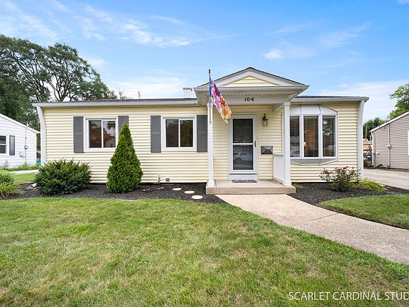 3rd image of 104 Forest Pl