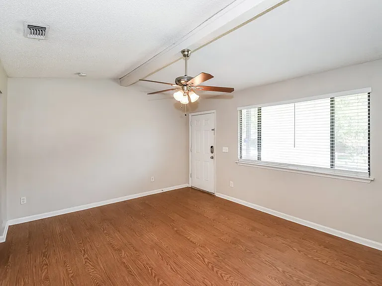 8442 Finwood Ave — Photo 5