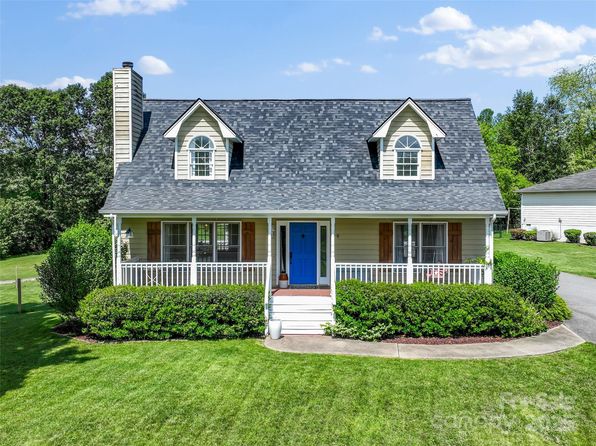 29 Driftwood Ln, Mills River, NC 28759