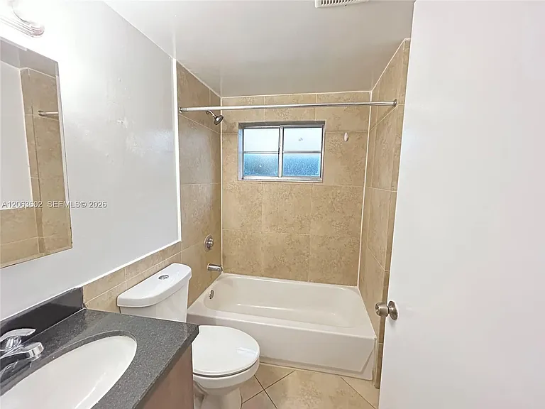 1034 Lenox Ave #10 — Photo 8