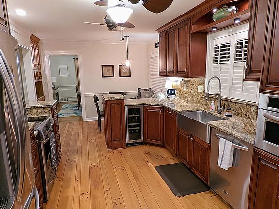 Wine fridge & farm sink