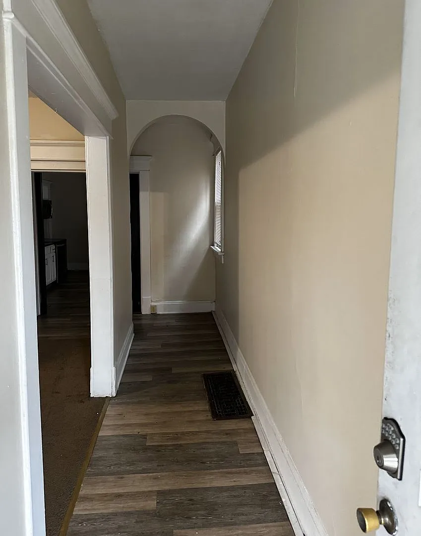 1626-28 Summit St — Photo 3