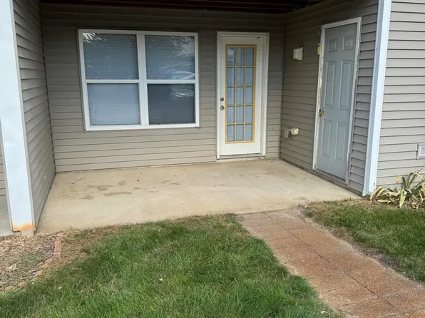 3075 Poplar Creek Dr SE Unit 202, Kentwood, MI 49512