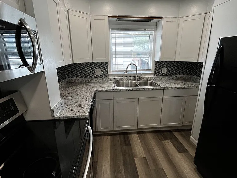189 Saint Charles St — Photo 4