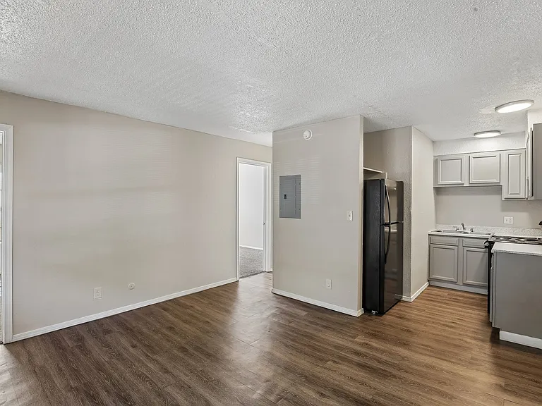 Pleasant Grove Apartments — Photo 8
