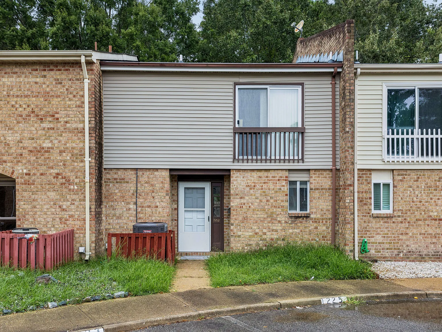 3 bed, 1.5 bath, 1582 sqft, $2,100 — Photo 2
