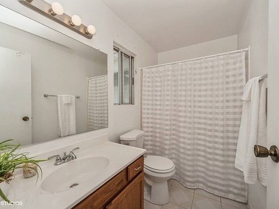 4th image of 570 Le Parc Cir