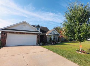 651 Golden Meadow Ave, Springdale, AR 72764