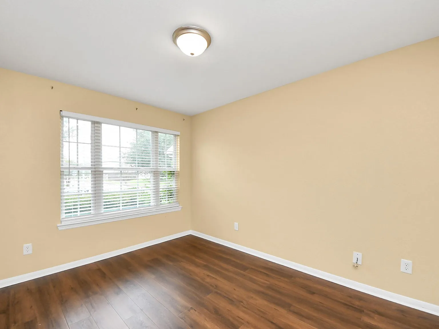 3 bed, 2.0 bath, 1558 sqft, $2,200 — Photo 4