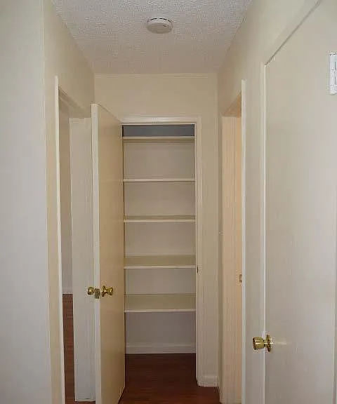 10515 Sylvan St — Photo 9
