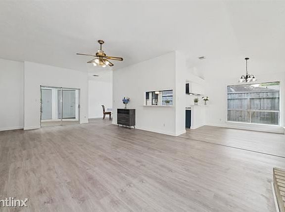 4th image of 16022R Sierra Vista Dr