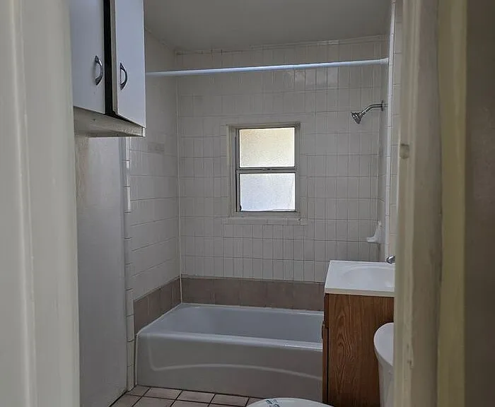 2537 N Columbus Blvd #B — Photo 9