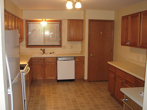 4th image of N58W23833 Hastings Ct