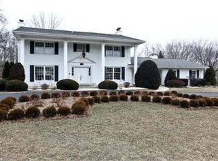 151 Post Rd, Burr Ridge, IL 60527